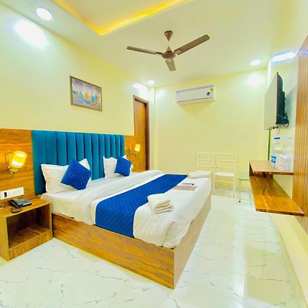 Hotel Holiday First 300 Meter From Golden Temple Amritsar Eksteriør bilde