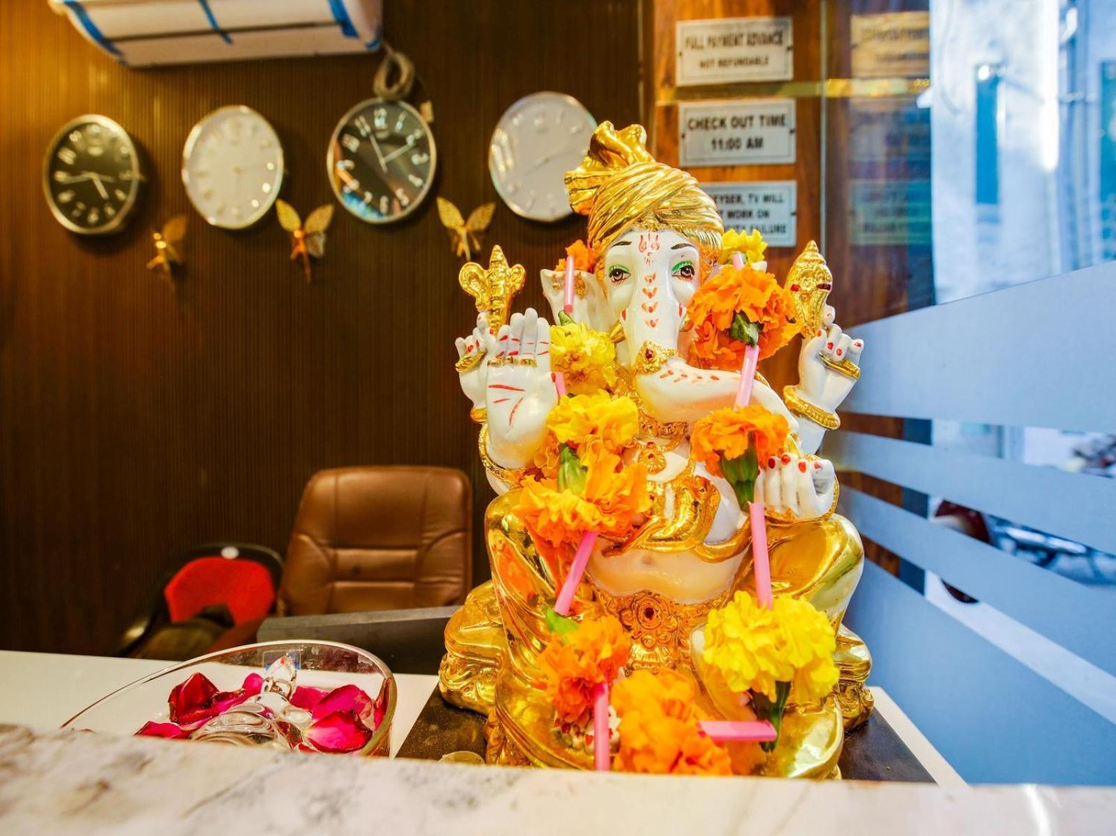 Hotel Holiday First 300 Meter From Golden Temple Amritsar Eksteriør bilde