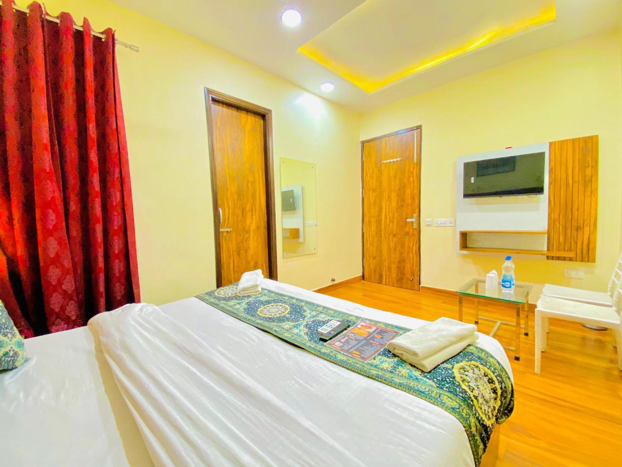 Hotel Holiday First 300 Meter From Golden Temple Amritsar Eksteriør bilde