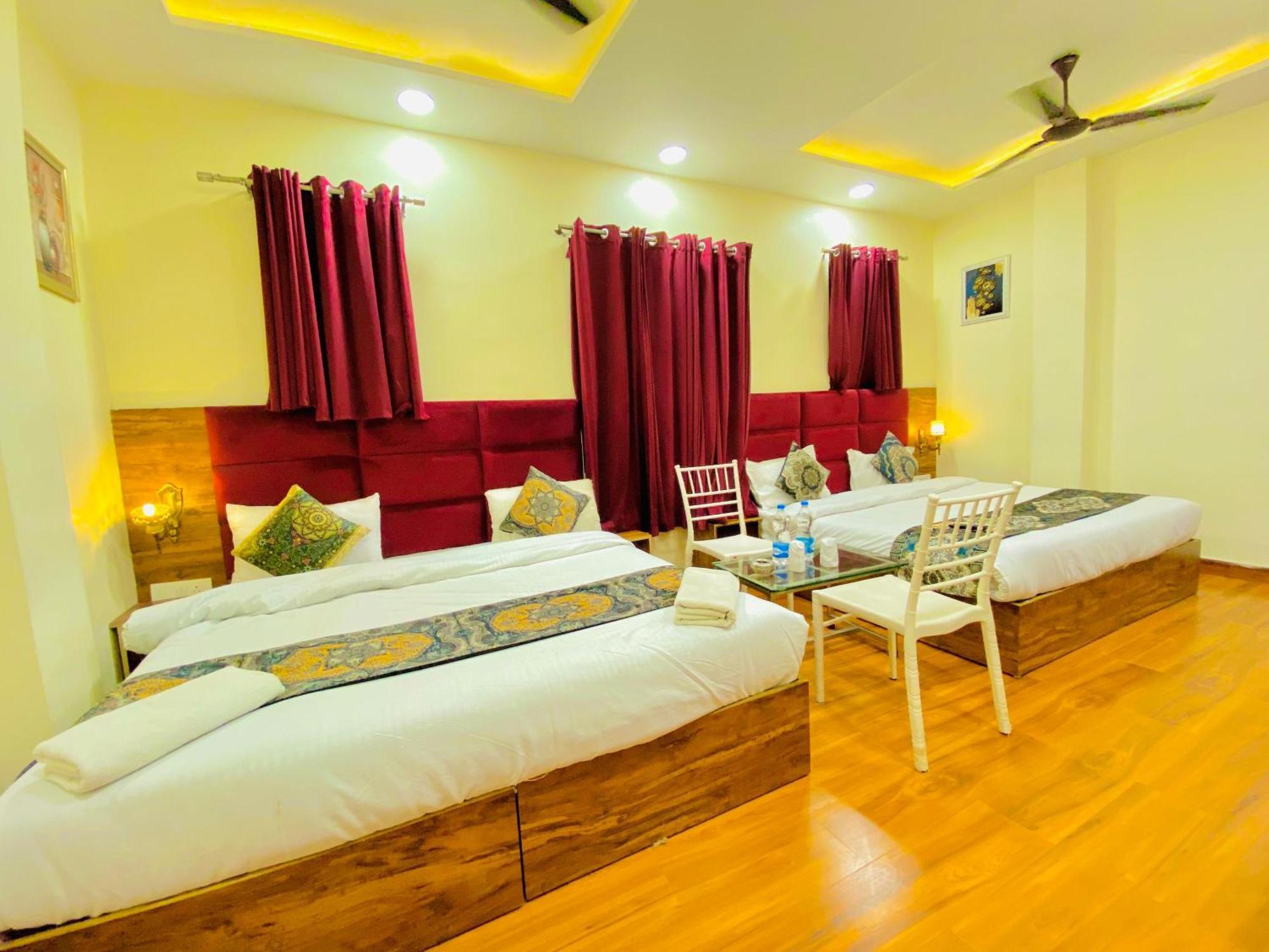 Hotel Holiday First 300 Meter From Golden Temple Amritsar Eksteriør bilde