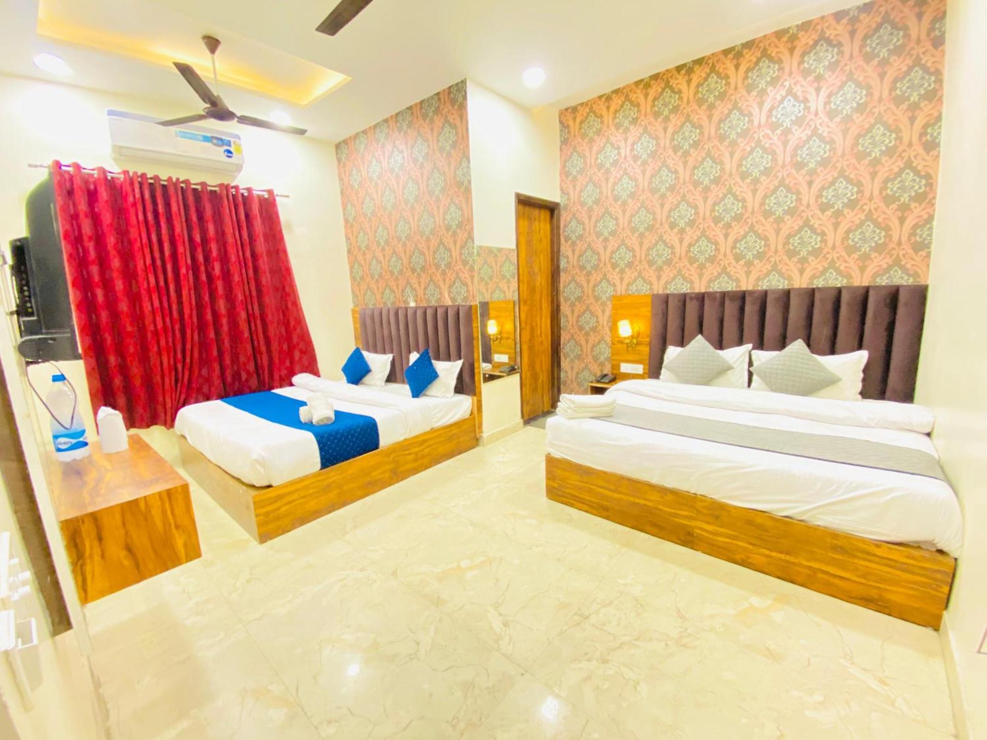 Hotel Holiday First 300 Meter From Golden Temple Amritsar Eksteriør bilde