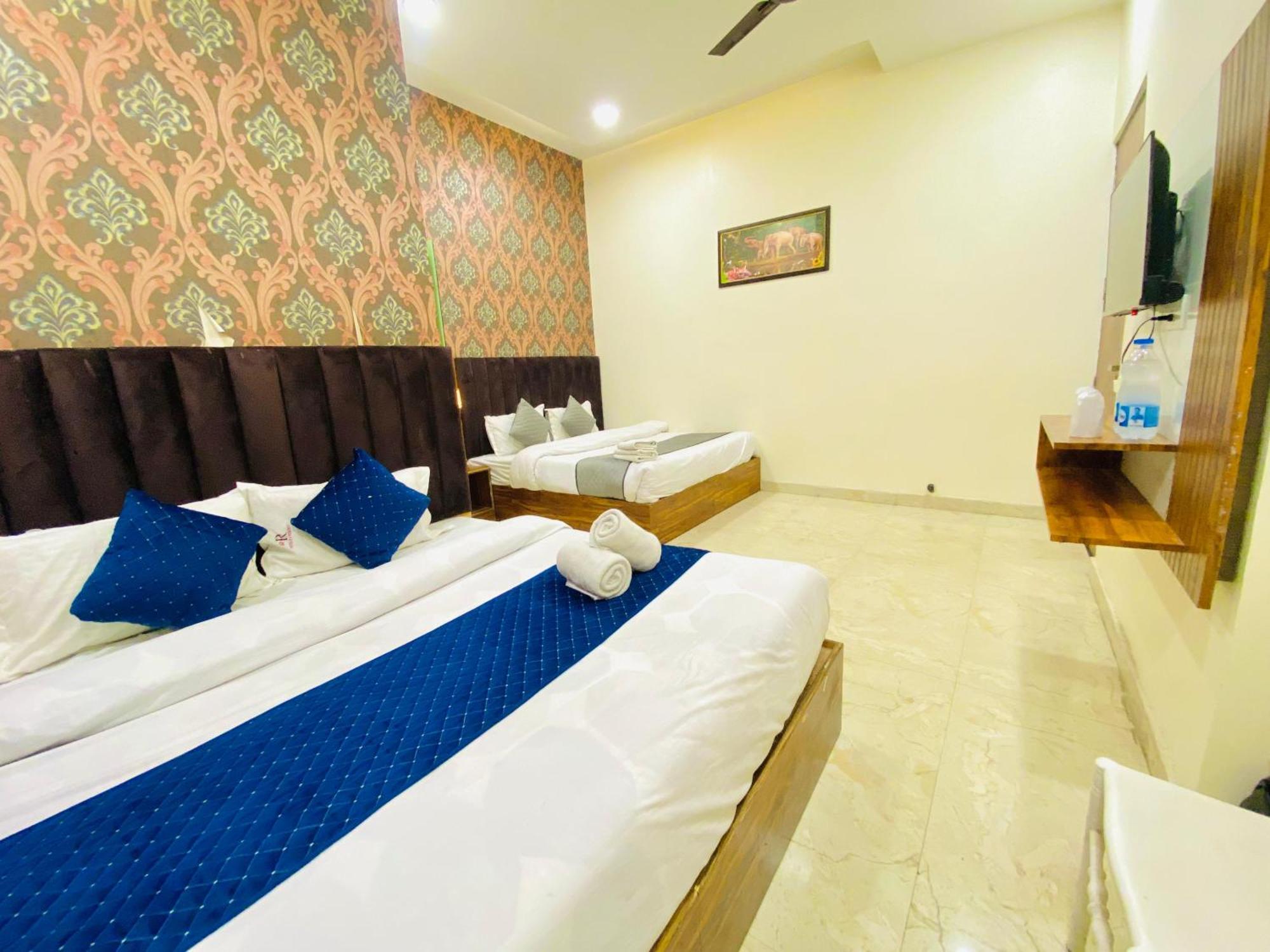 Hotel Holiday First 300 Meter From Golden Temple Amritsar Eksteriør bilde
