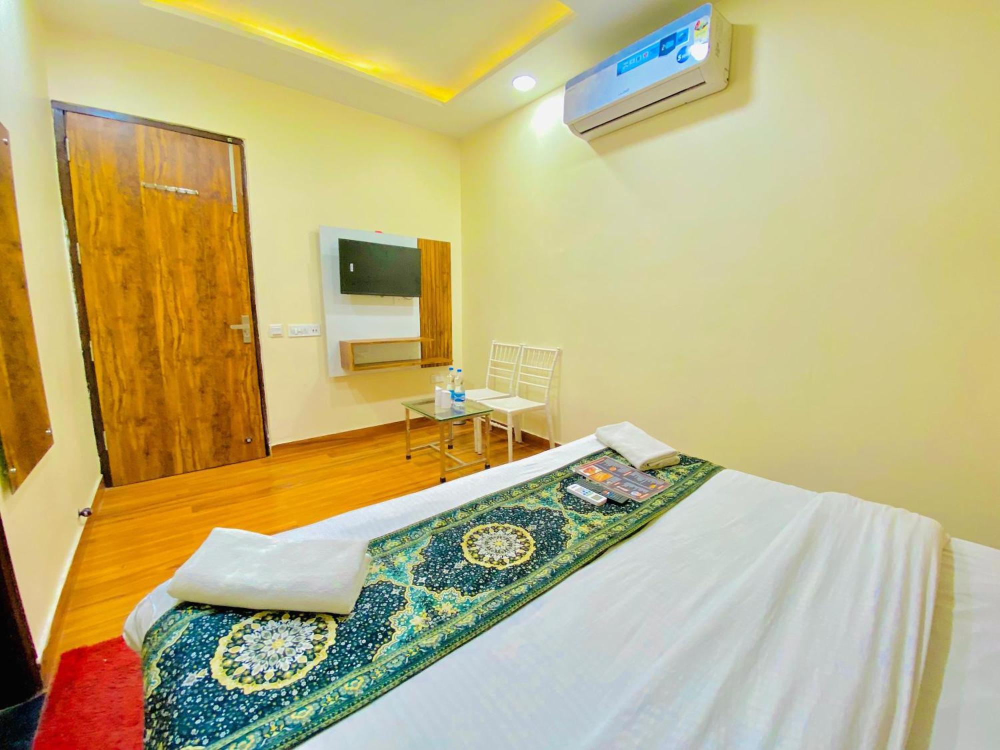 Hotel Holiday First 300 Meter From Golden Temple Amritsar Eksteriør bilde