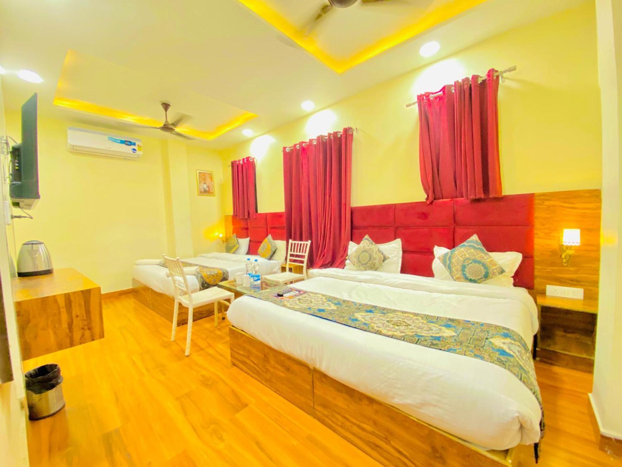 Hotel Holiday First 300 Meter From Golden Temple Amritsar Eksteriør bilde