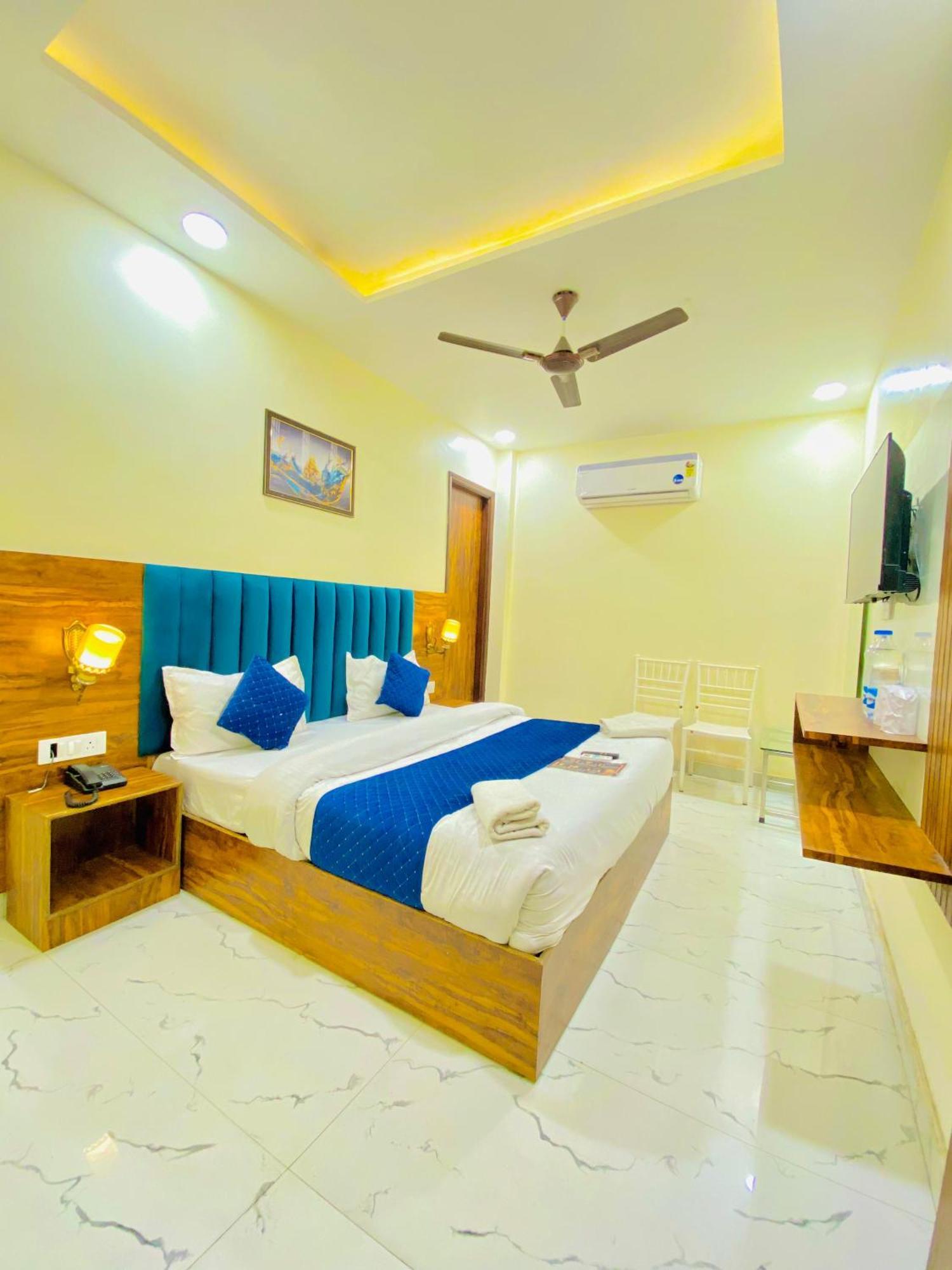 Hotel Holiday First 300 Meter From Golden Temple Amritsar Eksteriør bilde